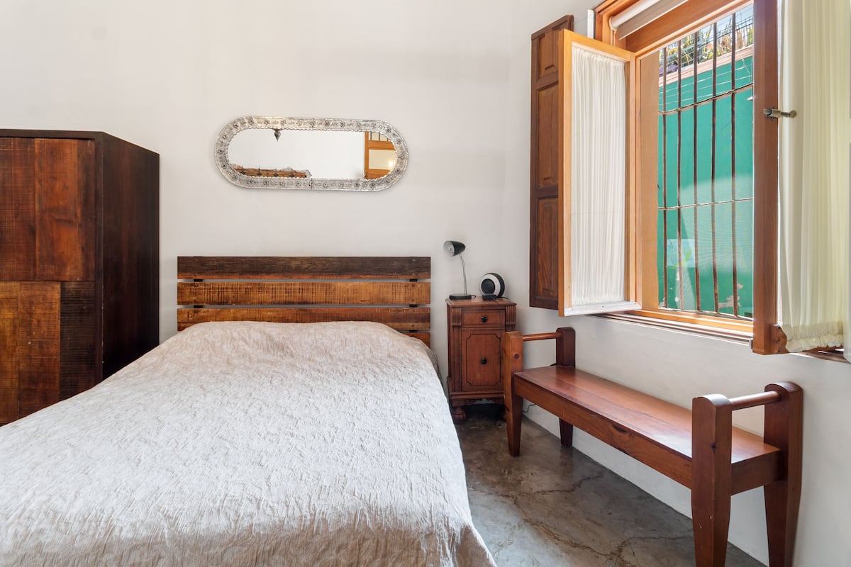 1 bedroom, iron/ironing board, free WiFi