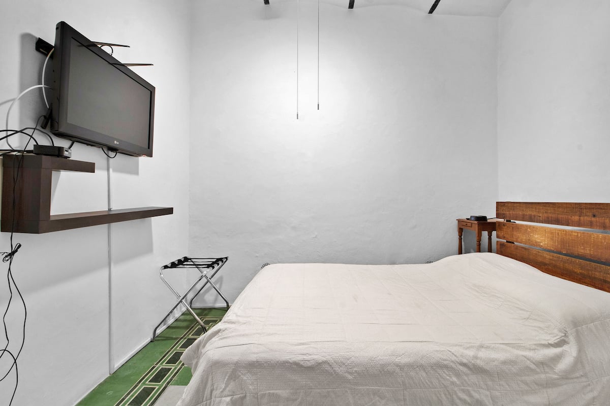 1 bedroom, iron/ironing board, free WiFi