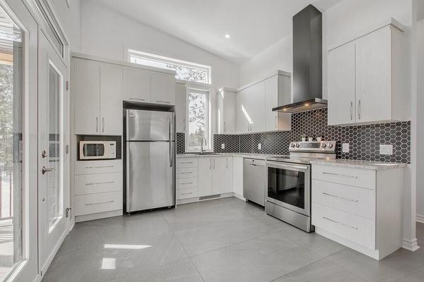 Refrigerador, microondas, horno, placa de cocina