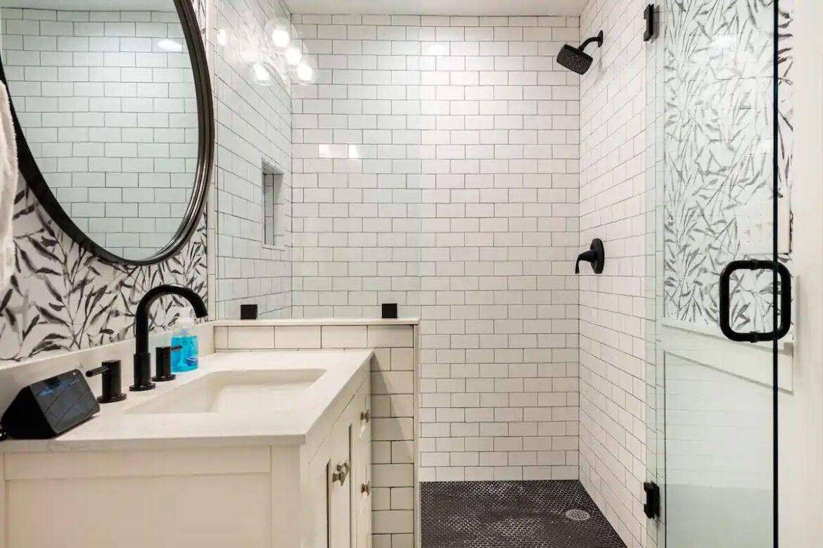 Shower, towels, toilet paper