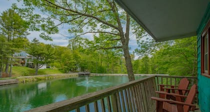 Cozy Lakeside Cabin #17 - Sleeps 6 - Full kitchen + fireplace - between Boone & Blowing Rock NC