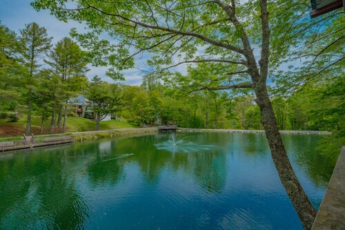 Cozy Lakeside Cabin #17 - Sleeps 6 - Full kitchen + fireplace - between Boone & Blowing Rock NC