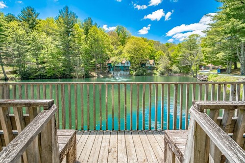 Cozy Cabin #35 (accessible)  - Sleeps 6 - Full kitchen + fireplace - between Boone & Blowing Rock NC