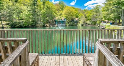 Cozy Cabin #35 (accessible) - Sleeps 6 - Full kitchen + fireplace - between Boone & Blowing Rock NC
