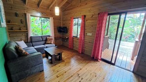 Family Cabin | Living area