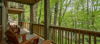Cozy Cabin #27 - Sleeps 8 - Full kitchen + fireplace - between Boone & Blowing Rock NC