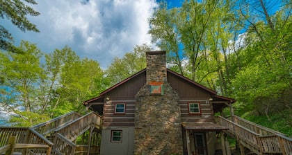Cozy Cabin #18 - Sleeps 4 - Full kitchen + fireplace - between Boone & Blowing Rock NC