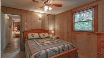 1 slaapkamer, een strijkplank/strijkijzer, gratis wifi, beddengoed