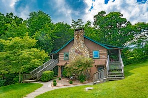 Exterior - Cozy Cabin #8- Sleeps 4 - Full kitchen + fireplace - between Boone & Blowing Rock NC (Blowing Rock)