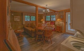 Fernseher, Kamin, DVD-Player, Tischtennisplatte