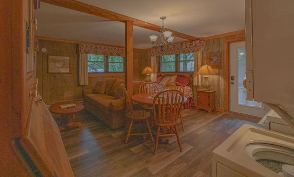 Fernseher, Kamin, DVD-Player, Tischtennisplatte