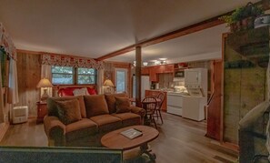 Fernseher, Kamin, DVD-Player, Tischtennisplatte