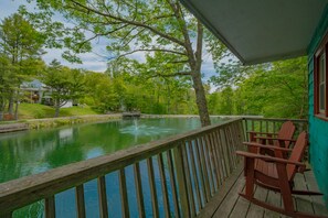 Terrace/patio - Cozy Lakeside Cabin #14 - Sleeps 6 - Full kitchen + fireplace - between Boone & Blowing Rock NC (Blowing Rock)