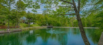 Cozy Lakeside Cabin #14 - Sleeps 6 - Full kitchen + fireplace - between Boone & Blowing Rock NC