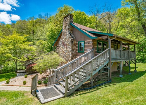Cozy Cabin #10 - Sleeps 6 - Full kitchen + fireplace - between Boone & Blowing Rock NC