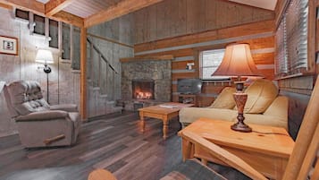 Televisión, chimenea, reproductor de DVD y tenis de mesa