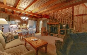 TV, caminetto, lettore DVD, tavolo da ping pong