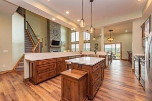 Fridge, microwave, oven, stovetop - Tippy Canoe: Deep Creek Lake House w/ Pool & Theater (Deep Creek)