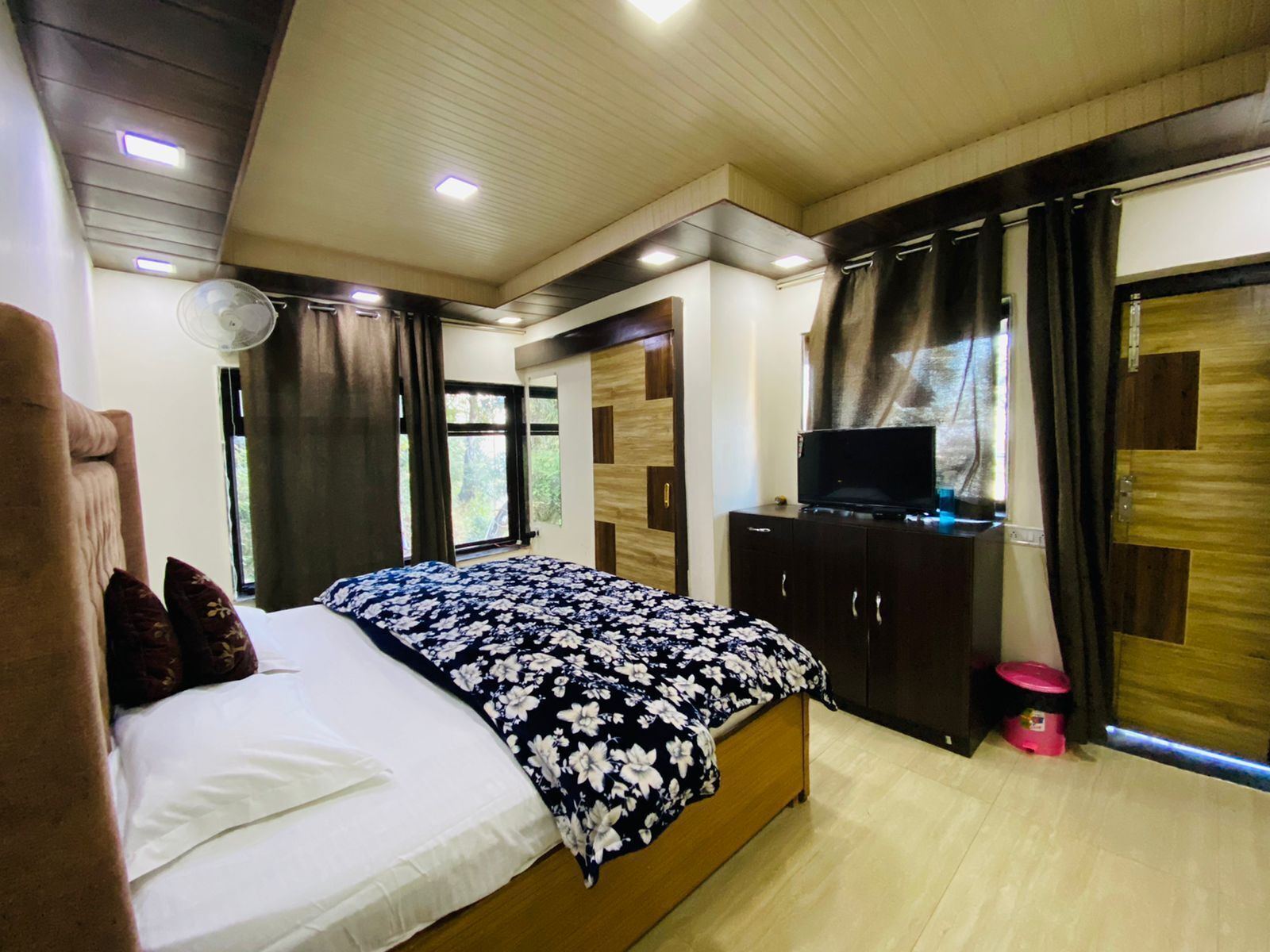 4 chambres, fer et planche à repasser, Wi-Fi, draps fournis