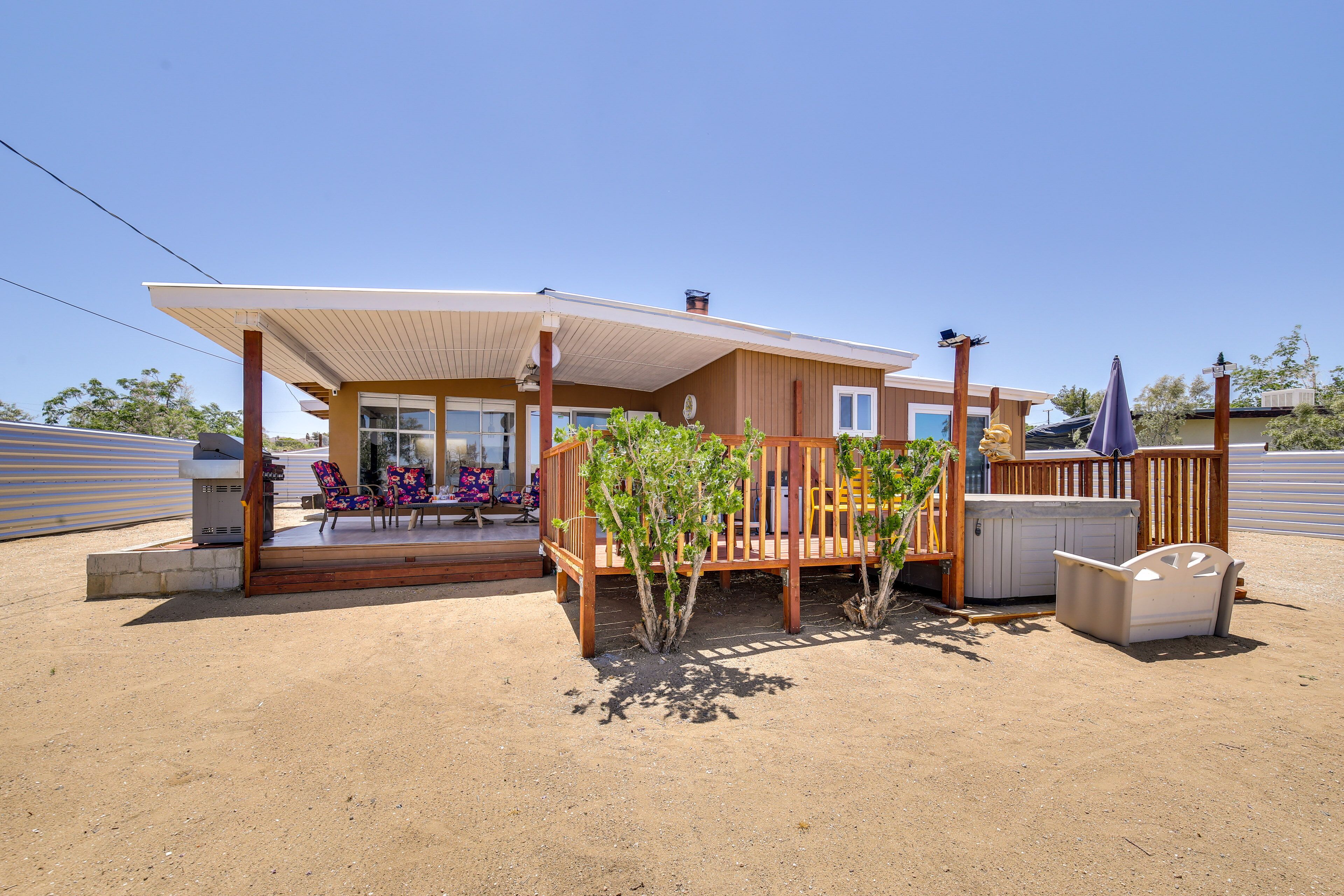 Charming Home w/ Hot Tub ~ 5 Mi to Joshua Tree!