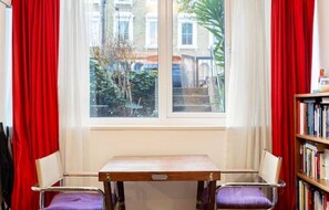 Interior - Modern & Spacious 2-Bedroom - 2 bathroom Apt in Fulham Broadway (London)