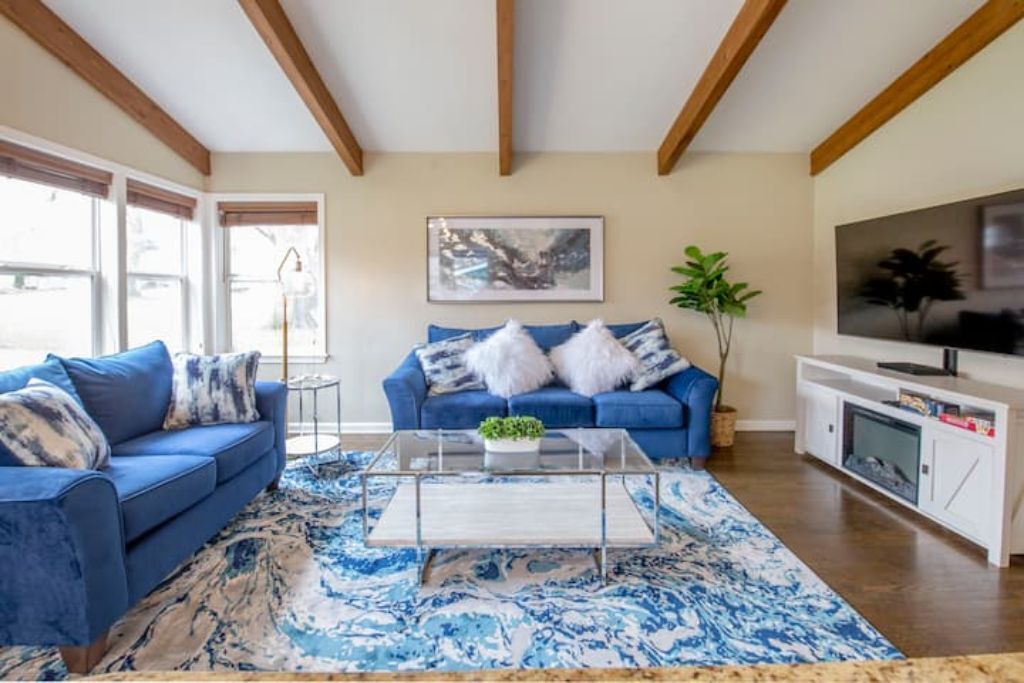 Cozy and Quiet 3 BR, 2 BA Home in Prairie Village - Pet Friendly