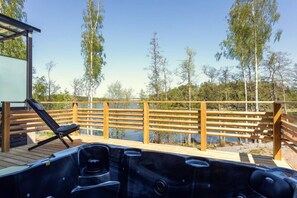 Outdoor spa tub - Villa Eslahti - Seafront/Jacuzzi (Porvoo)