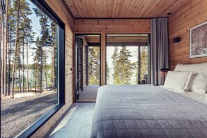 3 bedrooms, desk, iron/ironing board, travel cot