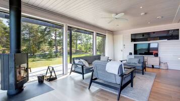 Tv, pejs, stereoanlæg