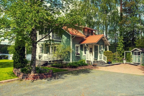 Villa Kesätie · Picturesque Lakefront Haven