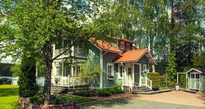 Villa Kesätie · Picturesque Lakefront Haven