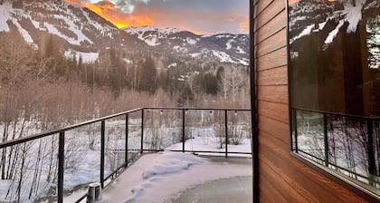 Upscale 4BR @ Red Mountain