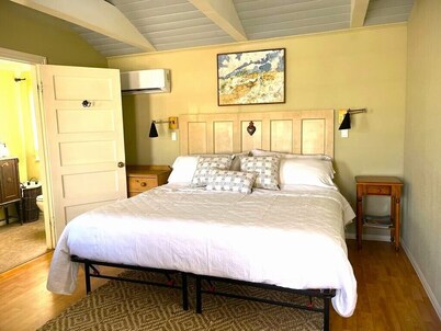The King Suite At Casa Hermosa, Gaze At Sleeping Lion Mountain From Your Porch!
