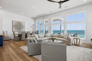 Smart TV, books - Beachfront, private pool, with luxury accommodations on this peaceful beach! (Saint George Island)