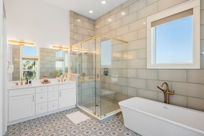 Shower, hair dryer, towels, soap - Beachfront, private pool, with luxury accommodations on this peaceful beach! (Saint George Island)