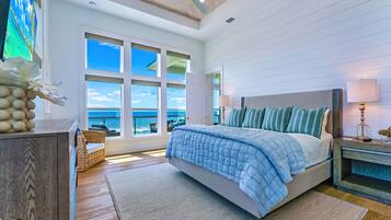 6 bedrooms, desk, iron/ironing board, travel crib