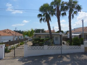 Property grounds - MAGNIFICO Y CONFORTABLE CHALET A PIE DE COSTA (CT)