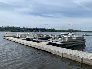 Marina - Graceland Cottages Flamingo #4 Lake front two bedroom cottage . (West Nipissing)