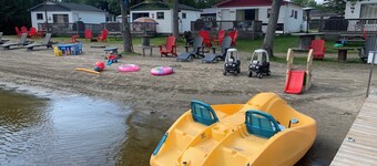 Graceland Cottages Flamingo  #4  Lake front two bedroom cottage . 