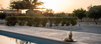 Alkistis Cottage House, shared Pool, special Bbq, Garden, close to Sandy Beach