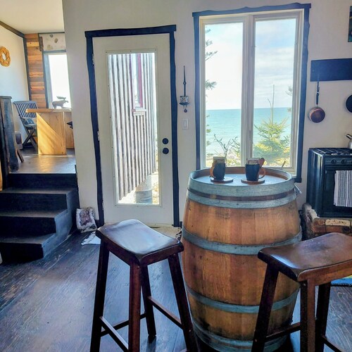 Fundy Fantasy Oceanfront Cabin. Offgrid romantic getaway.