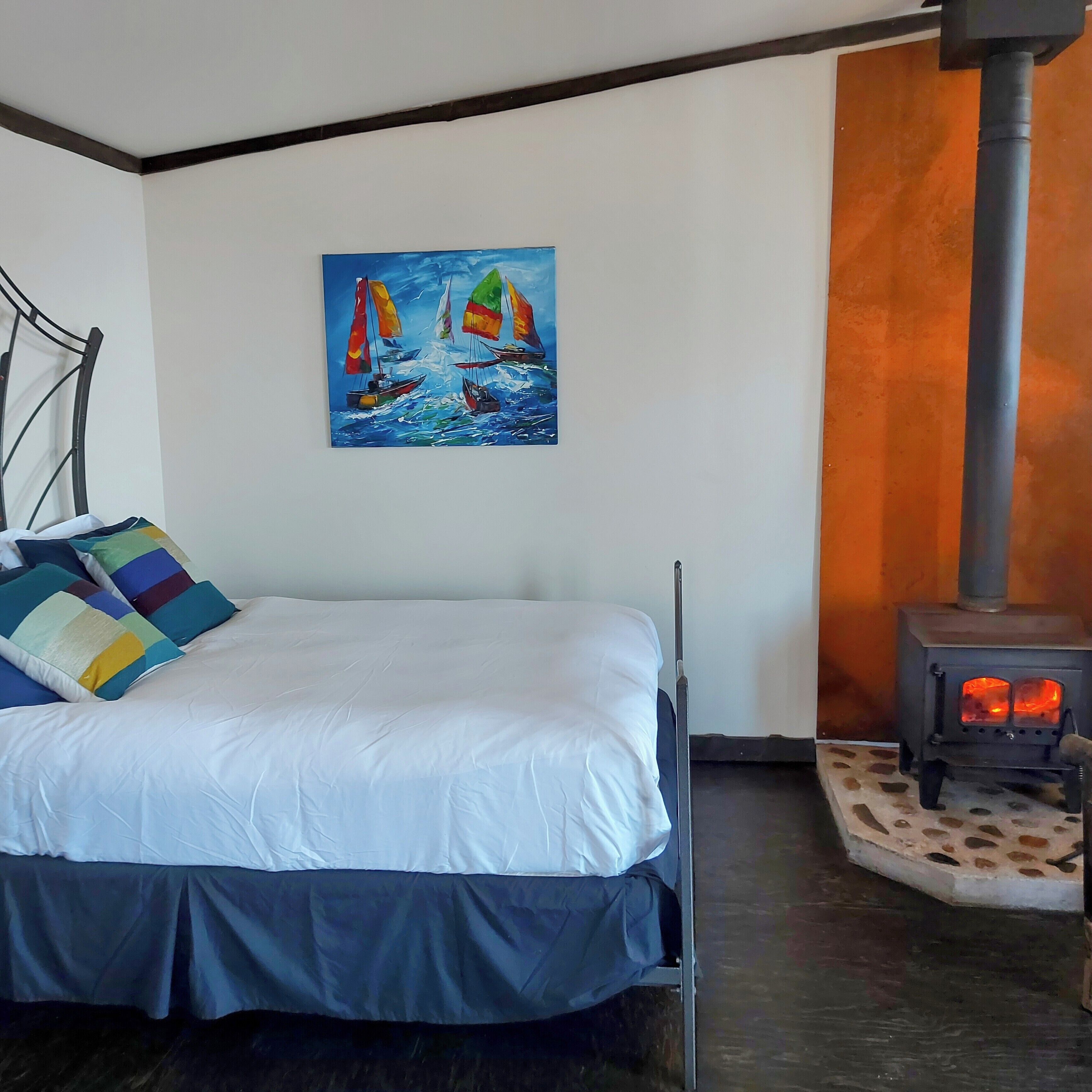 1 bedroom, bed sheets