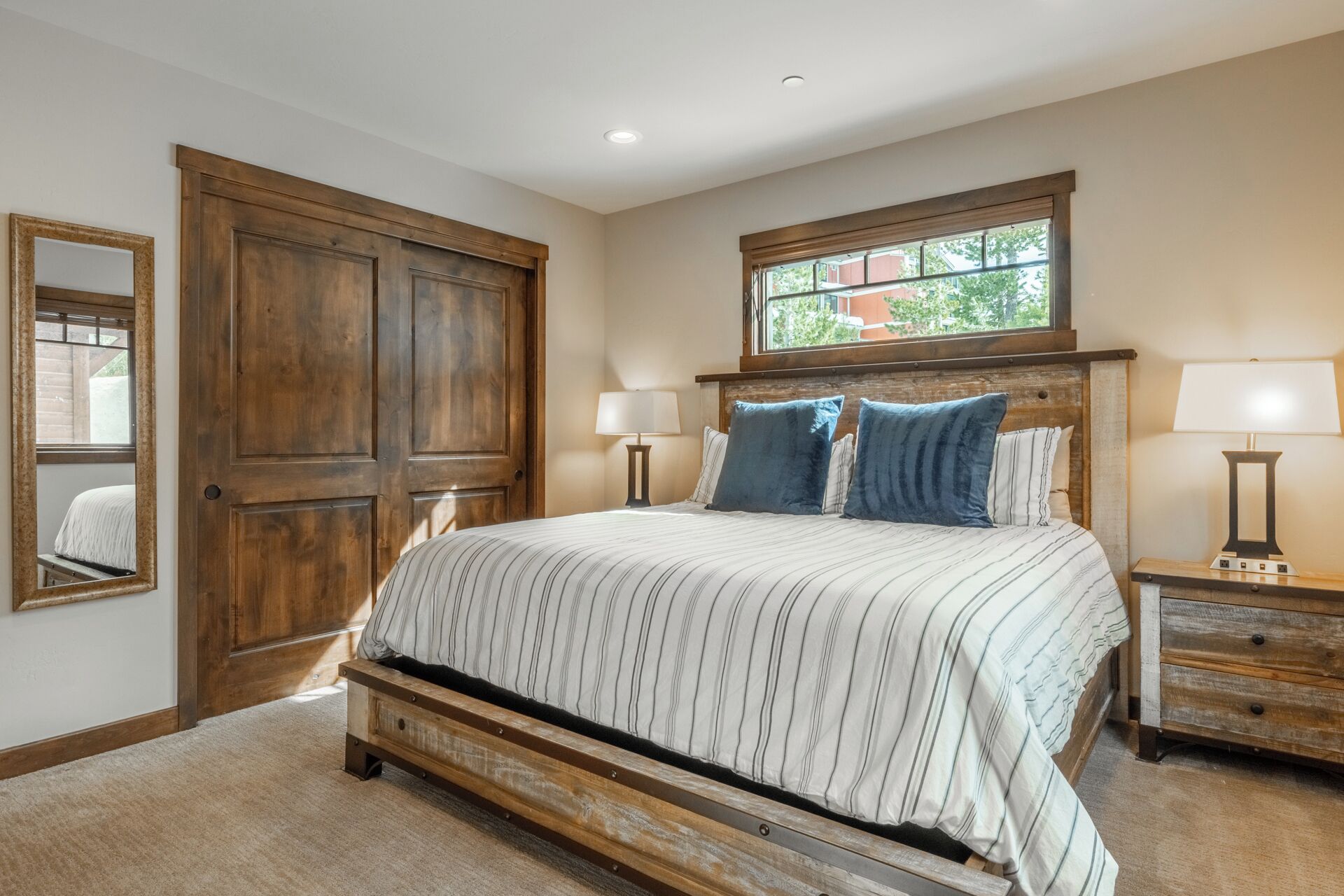 3 soverom, strykejern/-brett, wi-fi og sengetøy