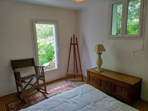 1 bedroom, bed sheets