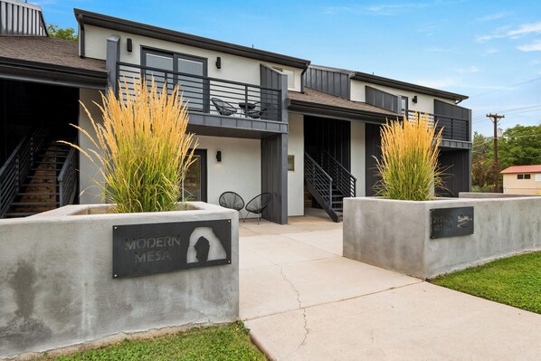 Front of property - Modern Mesa (Moab)