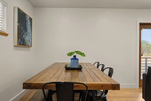 Condo | Cozinha privada | Geladeira grande, micro-ondas, fogão, cooktop
