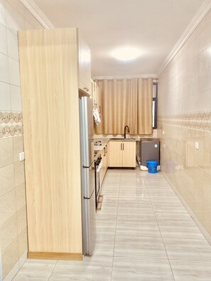 Fridge, microwave, oven, coffee/tea maker