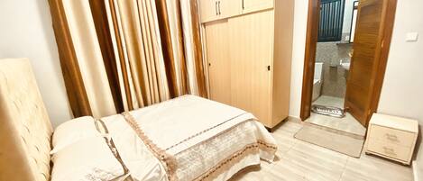 2 bedrooms, iron/ironing board, free WiFi, bed sheets