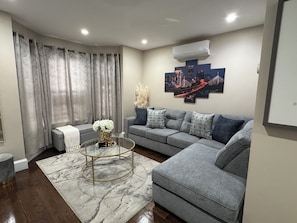 Smart TV - Hidden Gem 2 BR/1BA near Zoo 3 mil downtown Fenway (Boston)