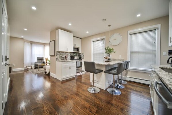 Fridge, microwave, oven, stovetop - Hidden Gem 2 BR/1BA near Zoo 3 mil downtown Fenway (Boston)